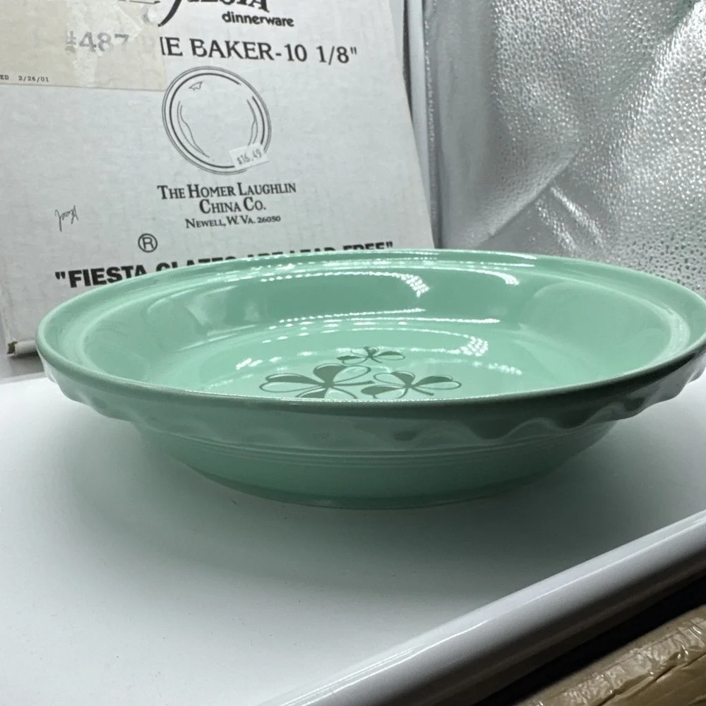 FIESTA SEA MIST GR LARGE PIE BAKER Shamrock w/Box SHIPS FREE